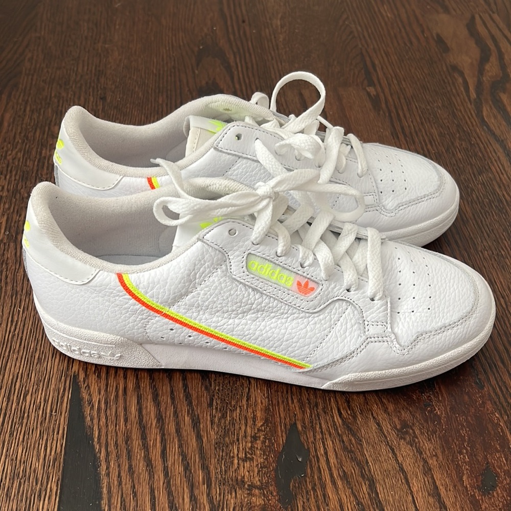 NWOT Adidas Continental 80 EE4016